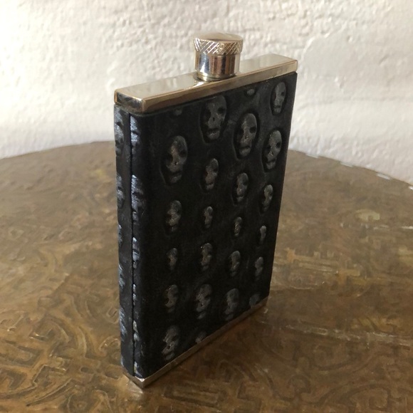 Reduced! Skull Flask - Picture 2 of 5